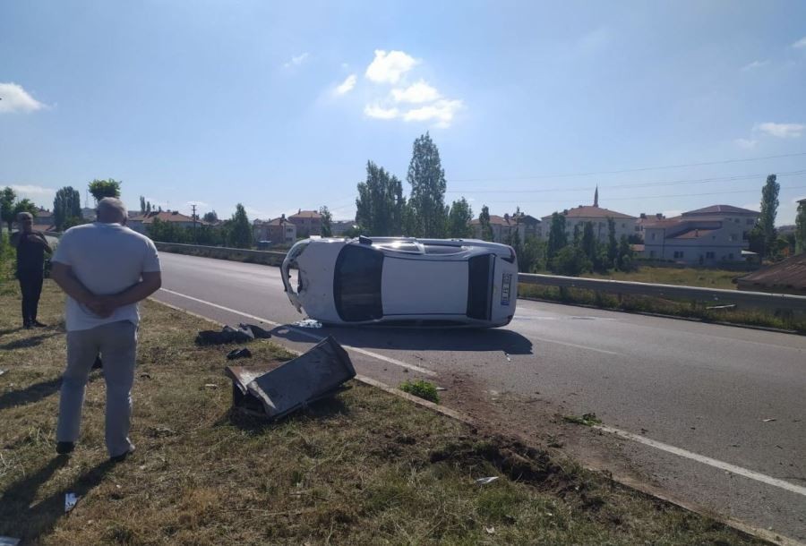Yeni aldığı otomobiliyle ilk gün kaza yaptı