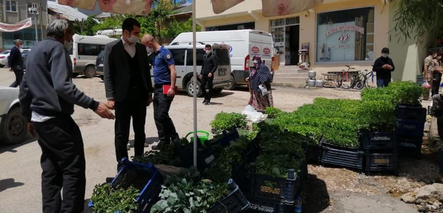 Sosyal mesafe uyarısı