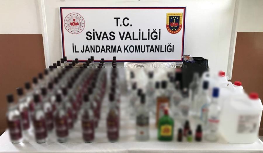 Gümrük kaçağı içki ile esrar ele geçirildi