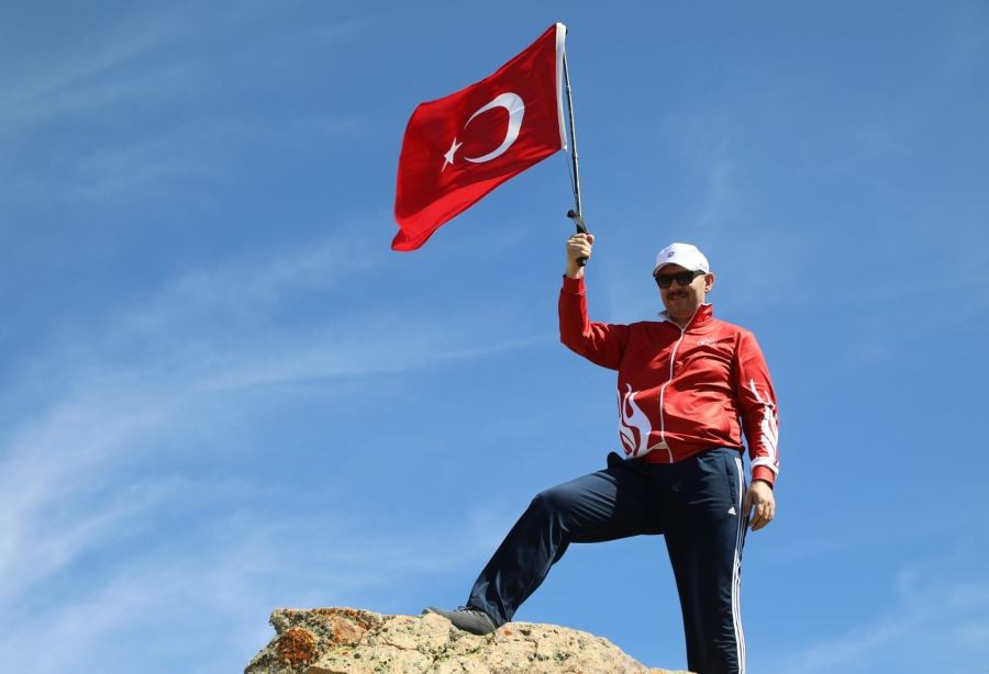 Ayhan, vatandaşlarla  yakından ilgilendi