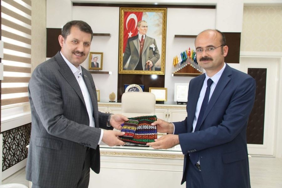 Vali Ayhan, Şarkışla’da temaslarda bulundu