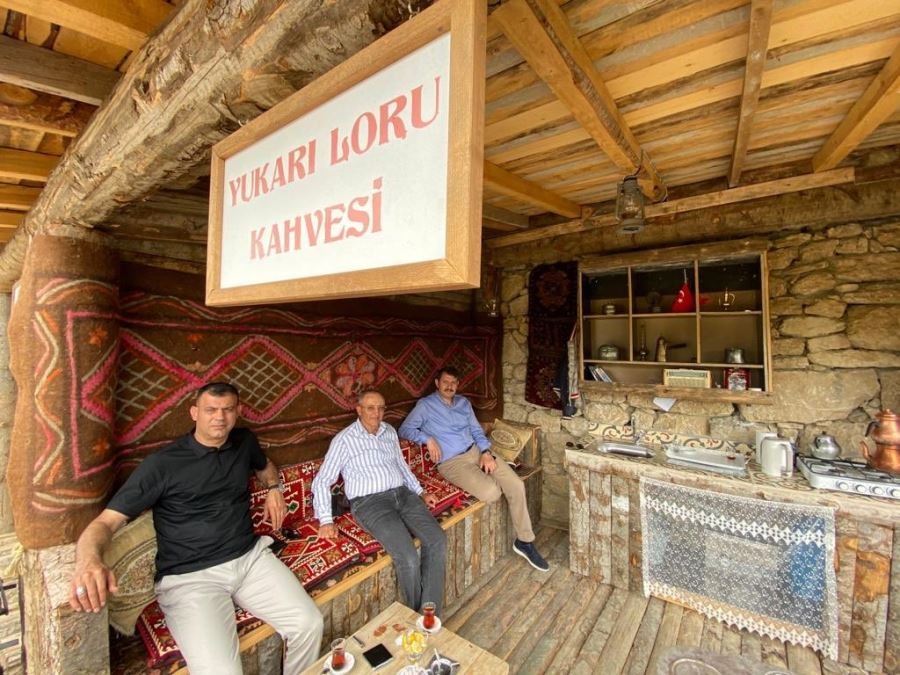 Vali Ayhan, müzeye hayran kaldı