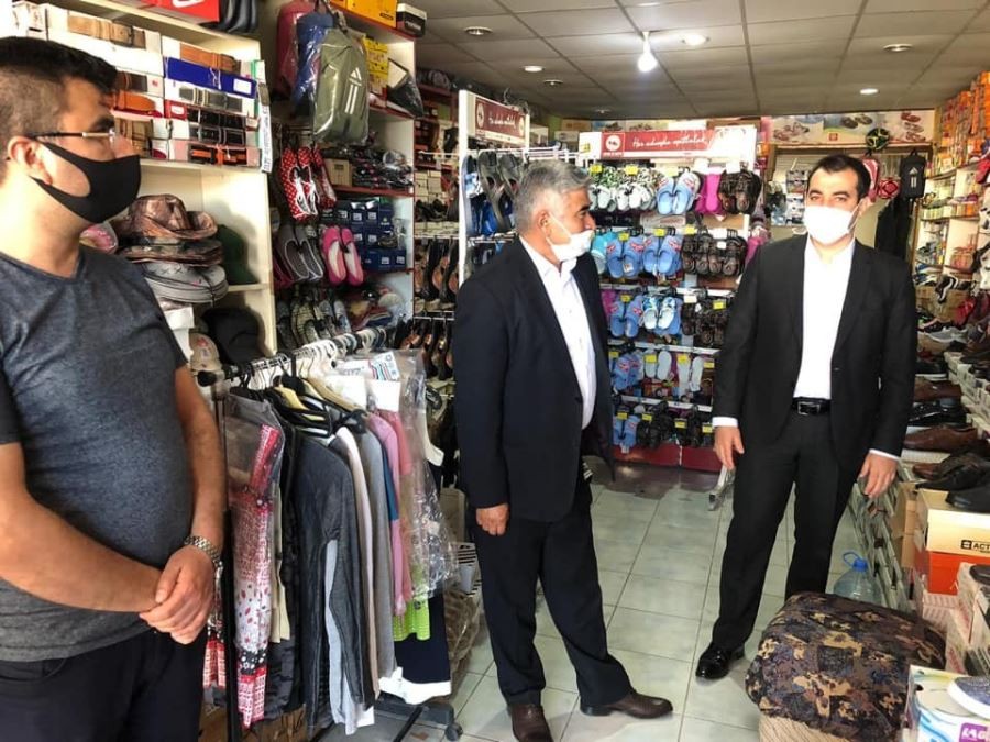 Ulaş Kaymakamı Akköz, esnafa maske dağıttı