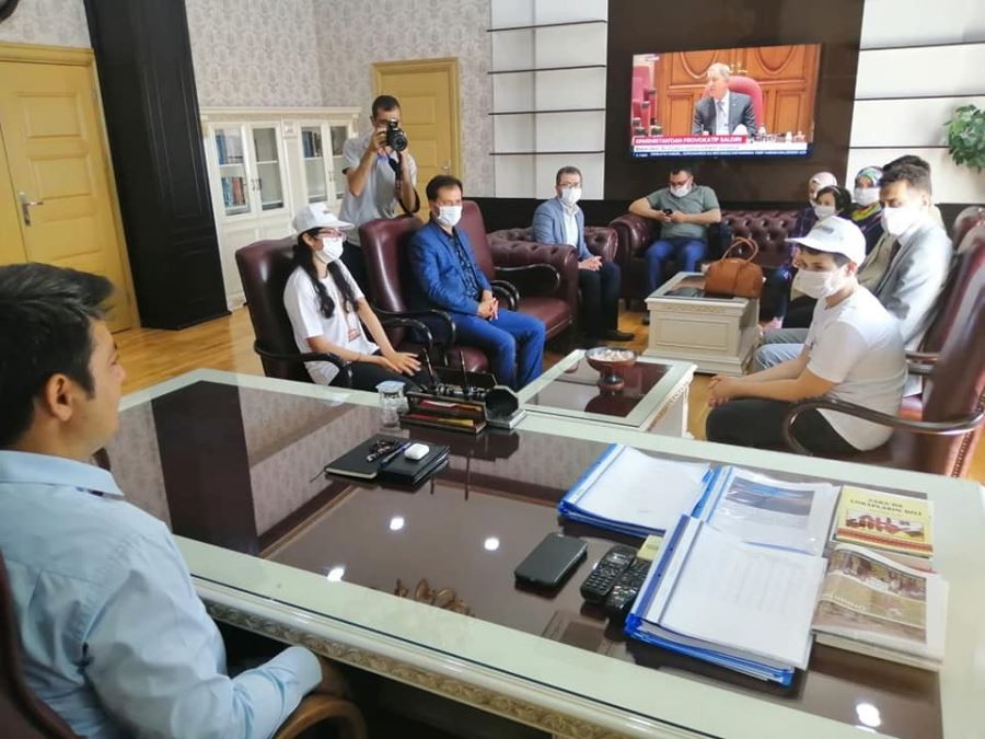 Dereceye giren öğrencileri ödüllendirdi