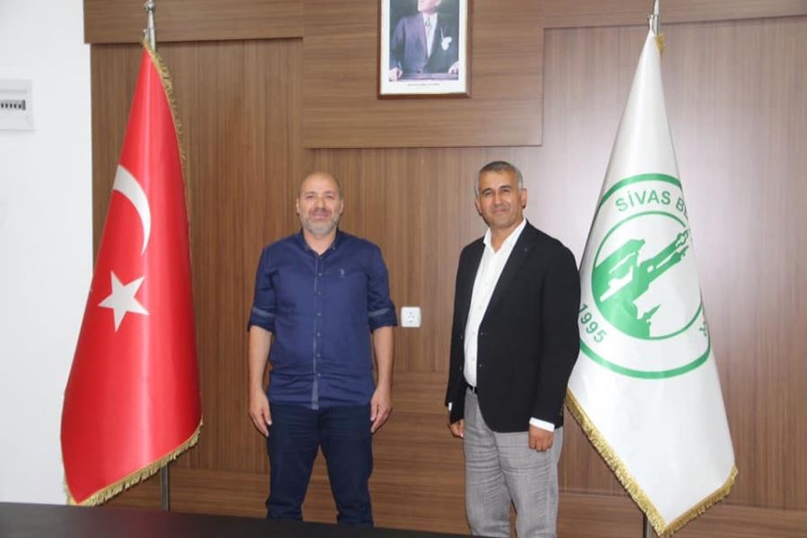 Belediyespor’da  Karadaş’la yola devam
