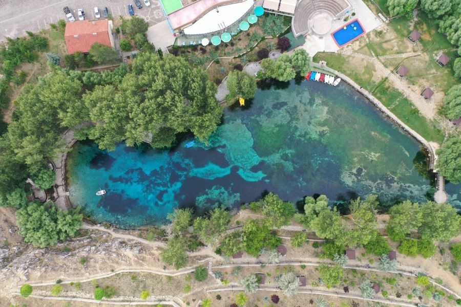 Suyunun berraklığıyla dikkat çeken Gökpınar gölü, sualtı güzelliğiyle büyüledi