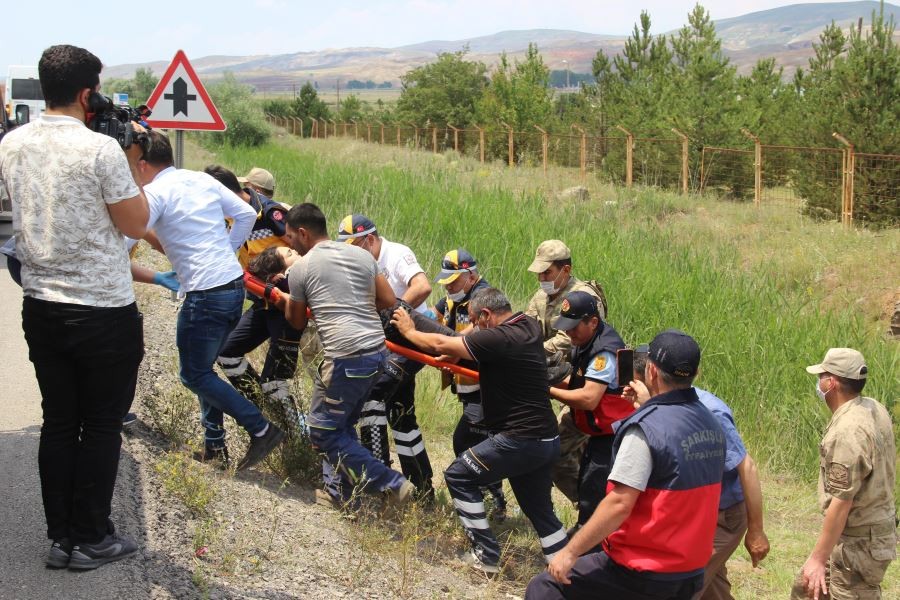 Tofaş hurdaya döndü: 5 yaralı