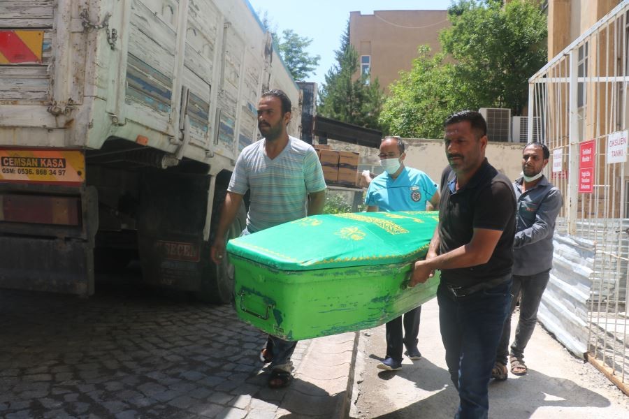 Boğularak ölen minik kuzenler aynı tabuta konuldu