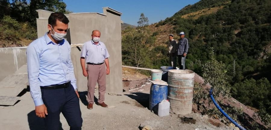 İnşaat alanında incelemelerde bulundu