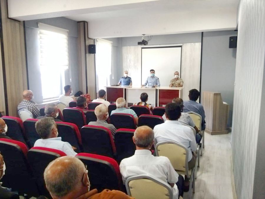Muhtarların taleplerini dinledi