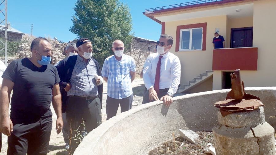 Vatandaşları tek tek dinledi