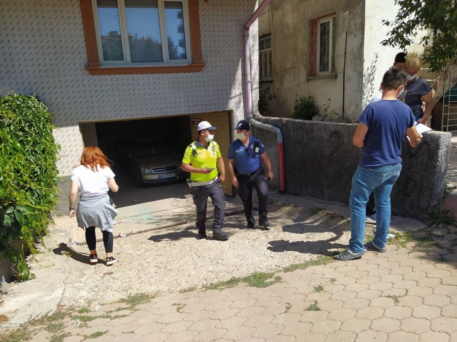 Kendi kullandığı araç ezdi