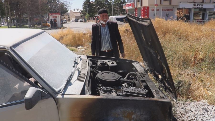 Aracı yanan yaslı adamın imdadına çevredeki vatandaşlar yetişti
