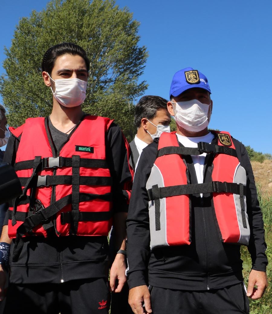 Baba ve oğlu bin 500 kilometre kürek çekecek