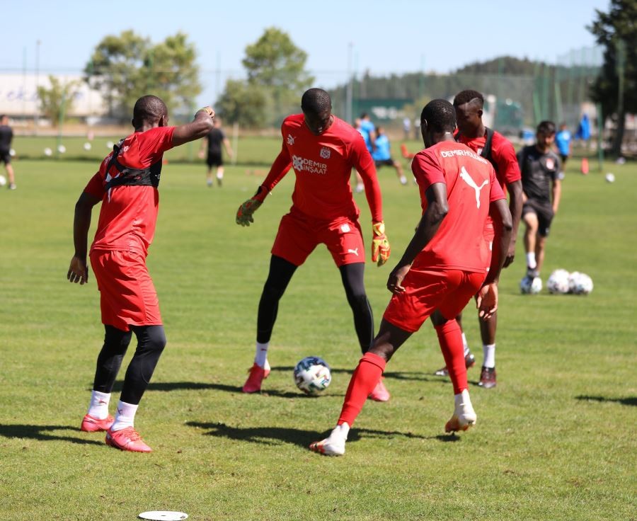 Sivasspor günü tek idmanla tamamladı