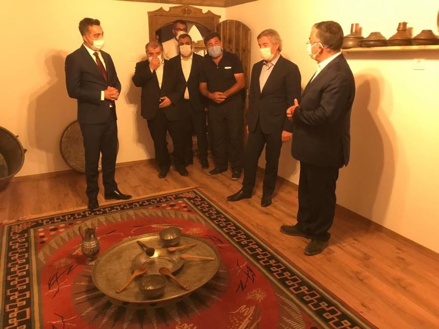 Demir, projeler  hakkında bilgi verdi
