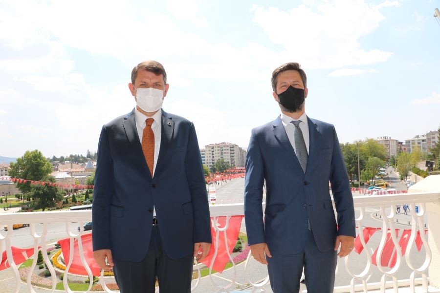 Macar Büyükelçiyi şaşkına çeviren tablo