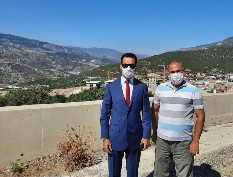 Koyulhisar’da minik dostlarımız için yiyecek bırakılıyor 