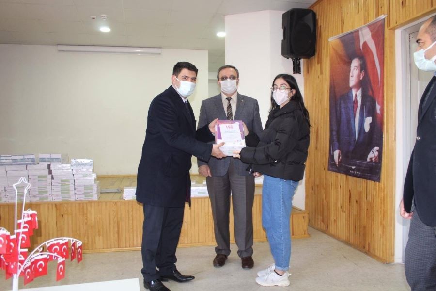 Hafik’te öğrencilere materyal desteği