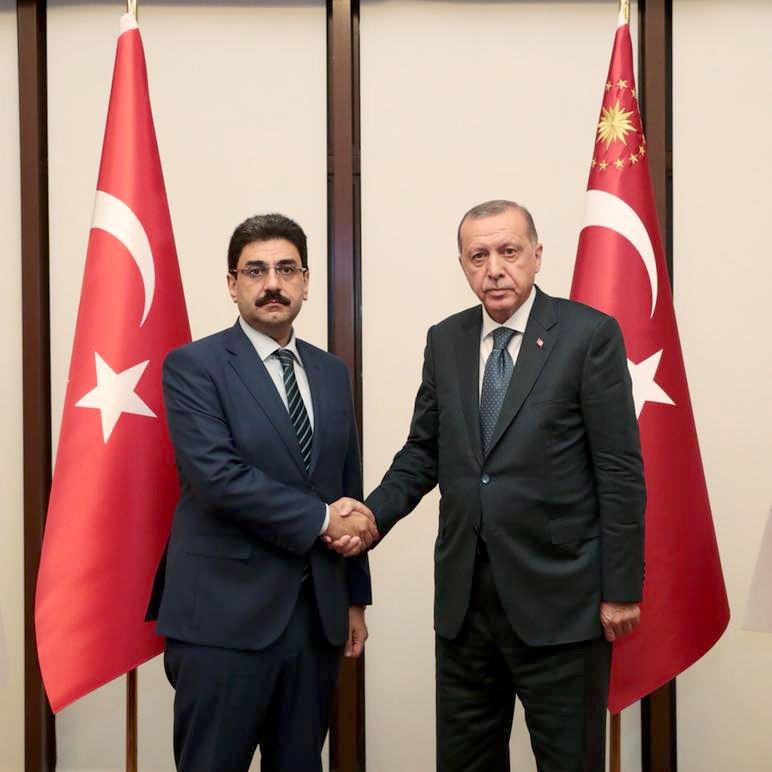 AK DAVANIN NEFERİ  GÖNÜLLERE GİRİYOR