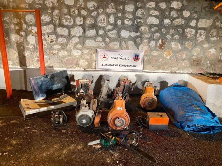 Traktör hırsızı jandarmadan kaçamadı