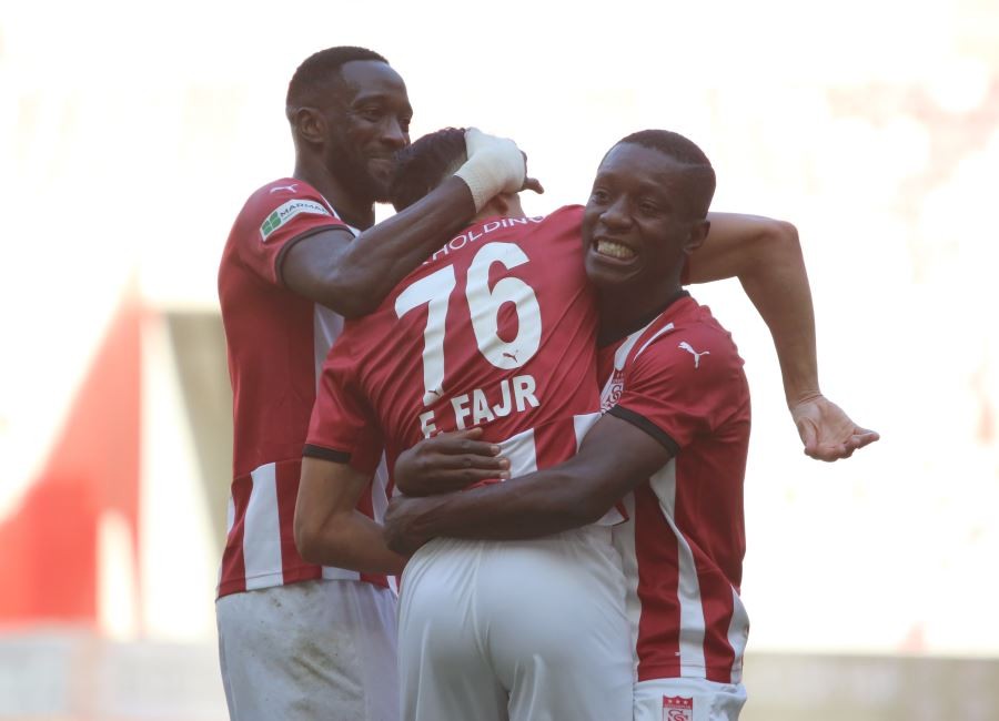  Max Gradel 4. golünü attı  
