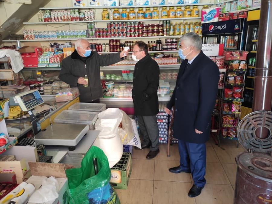 Vatandaşları uyardı, maske dağıttı