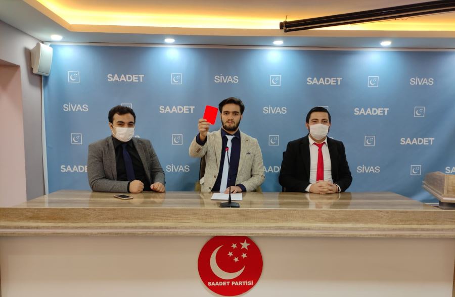 Saadet kırmızı kart gösterdi