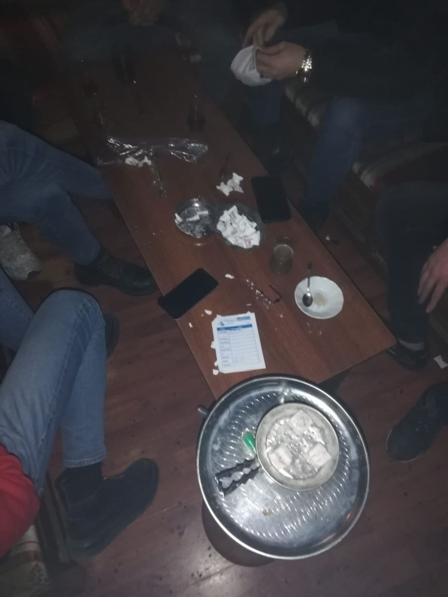 Covid-19’u dinlemeyen müşterilere ve işletme sahibine ceza yağdı
