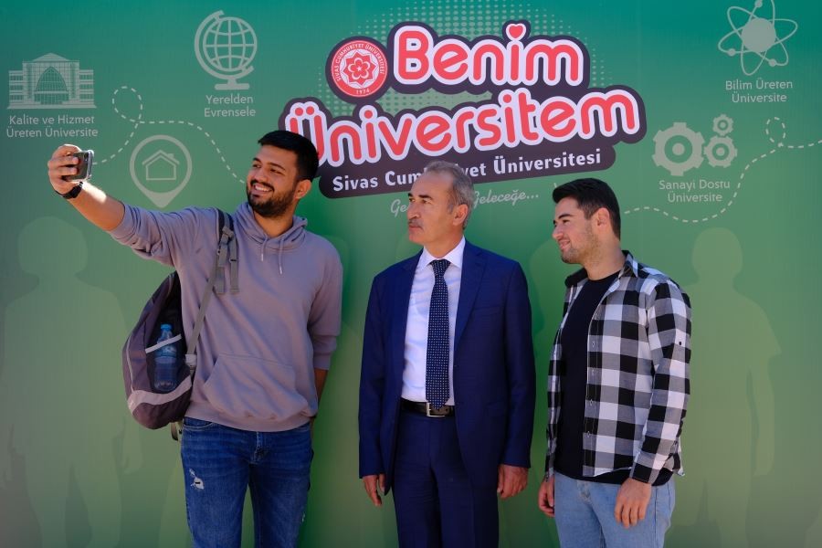 Hasret bitti, öğrencileri ile buluştu