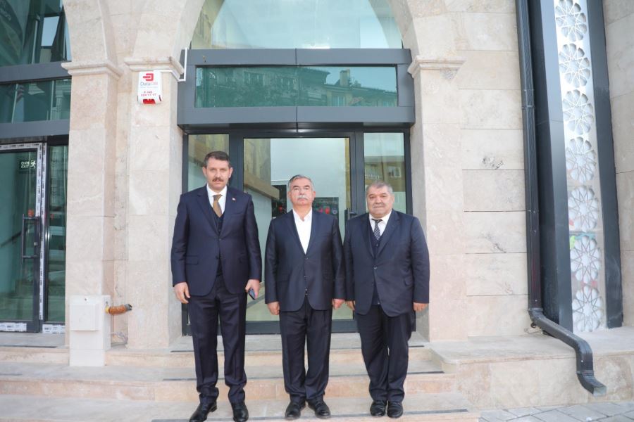 Vakıflar yeni binasına taşındı