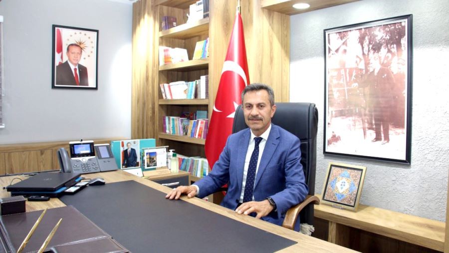 Minnetle anıyorum