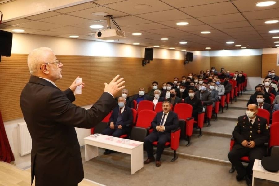Yıldızeli’nde din görevlilerine konferans verildi