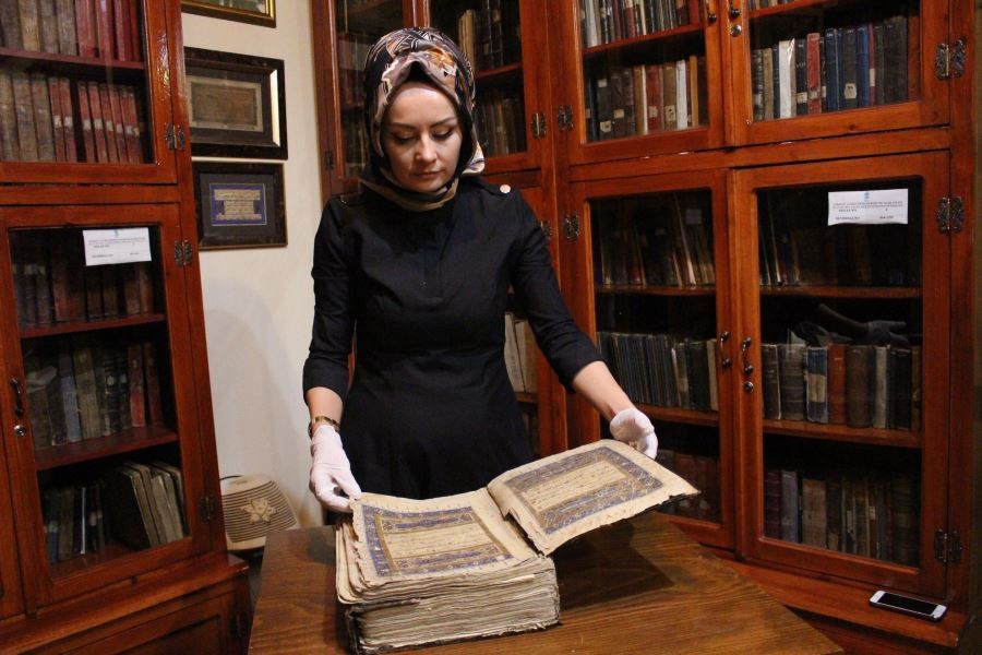 6 asır önce elle yazıldı, gören hayran kalıyor