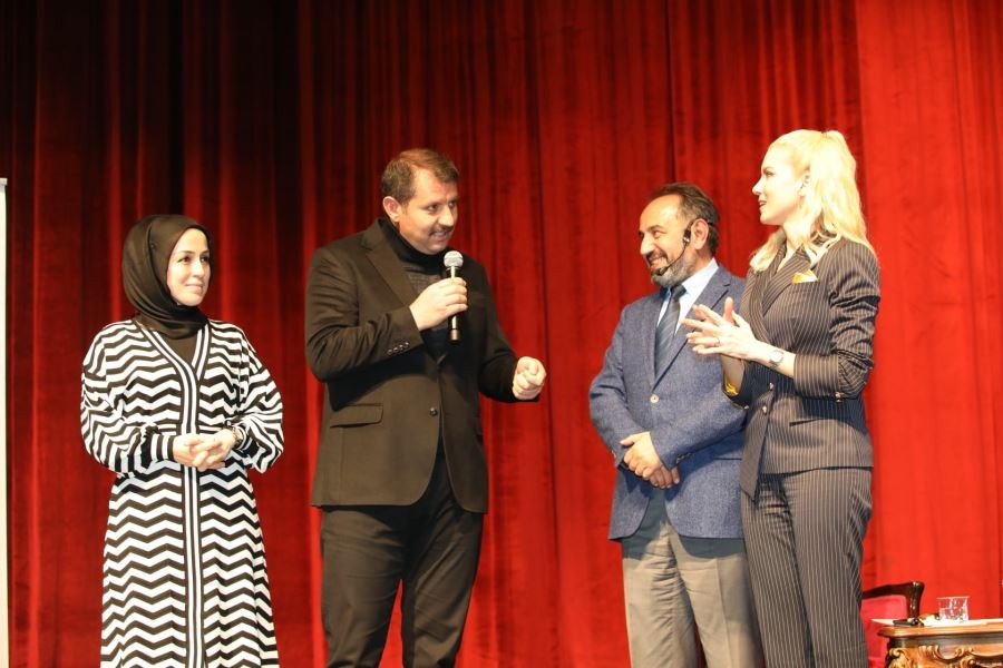  Söyleşiye yoğun ilgi