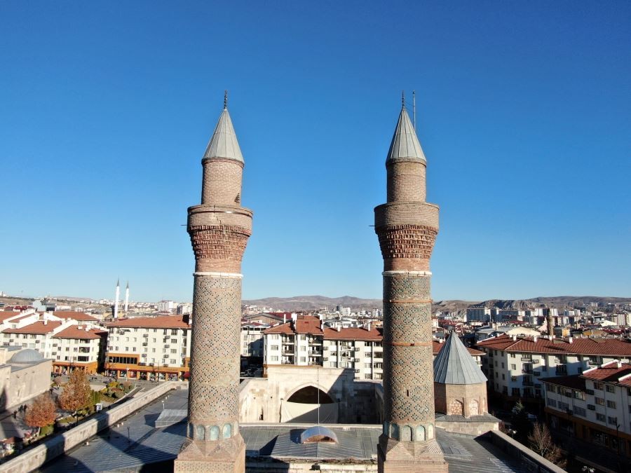 İlhanlı valisi, Selçuklu sultanı ile böyle boy ölçüştü