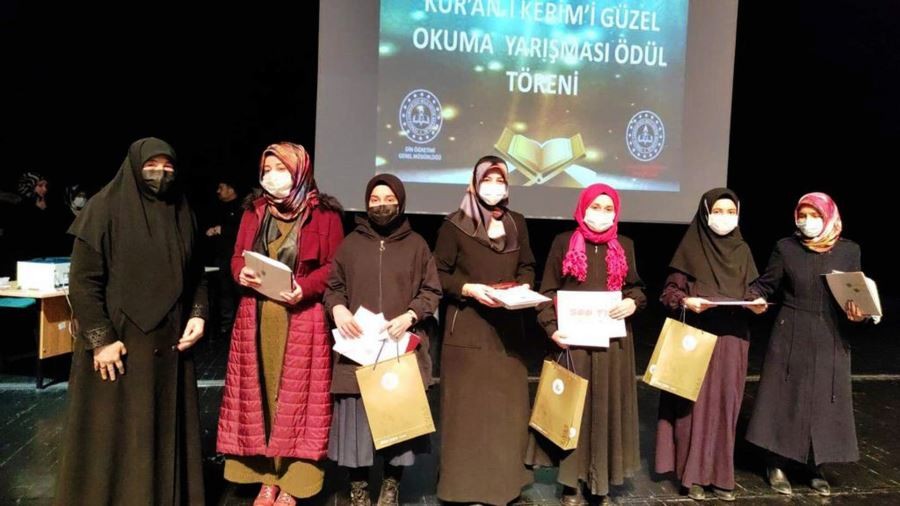 Dereceye giren  öğrencilere ödül