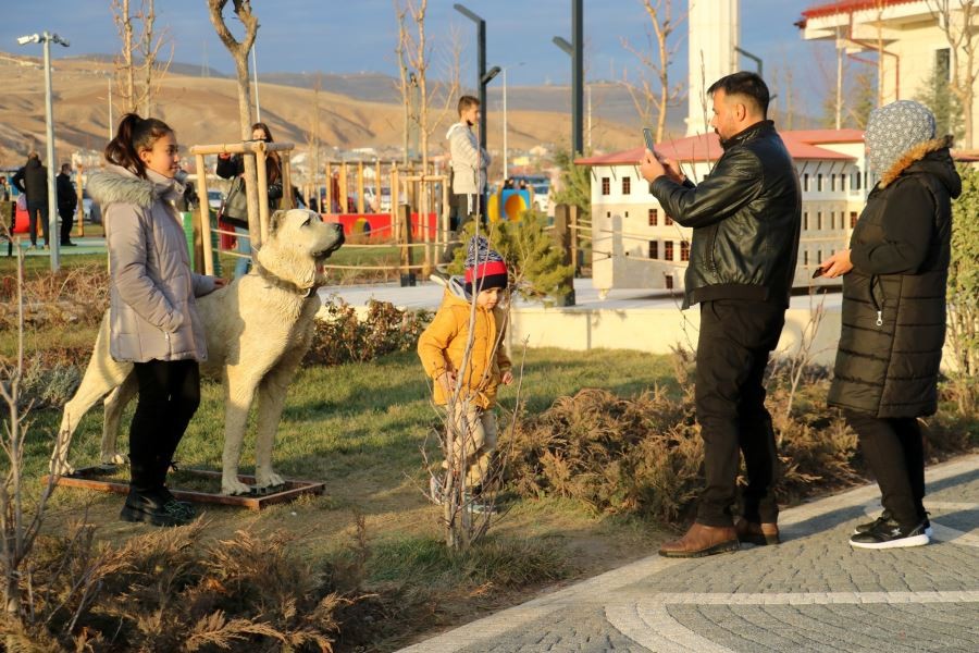 Eşi benzeri yok ziyaretçi akınına uğruyor