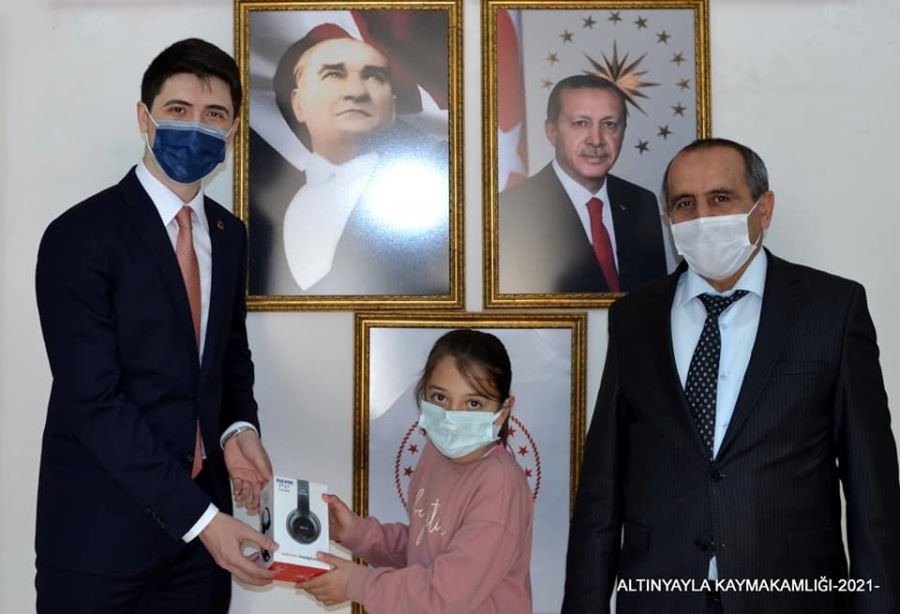 Kahraman, öğrencileri ödüllendirdi