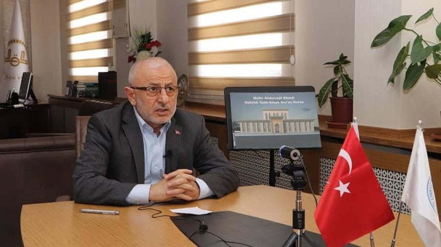  Çocuklar camiye  ‘çevrim içi’ gitti