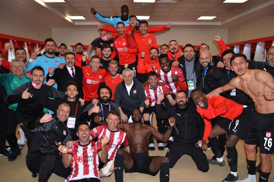 Sivasspor’dan galibiyet pozu!