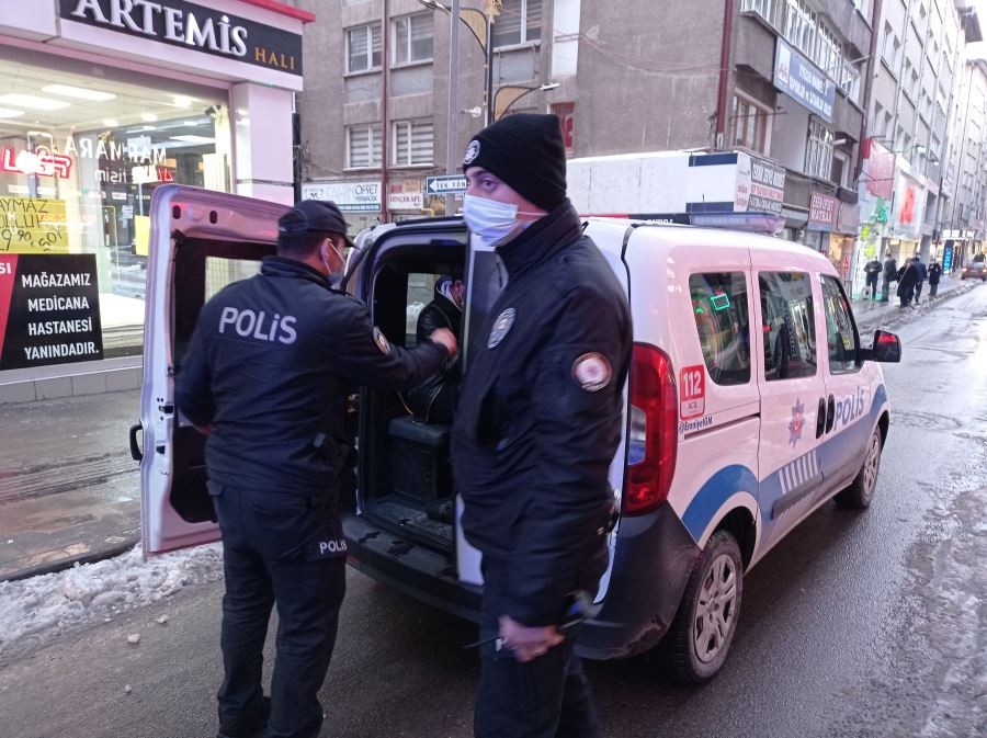 Evde kumar oynayan şahıslara 37 bin 273 lira ceza kesildi