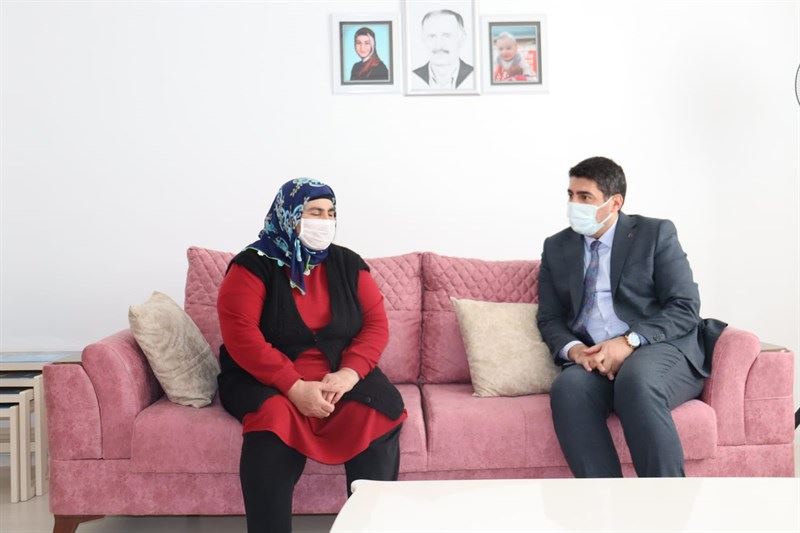 Aziz şehitlerimize minnet borcumuz var