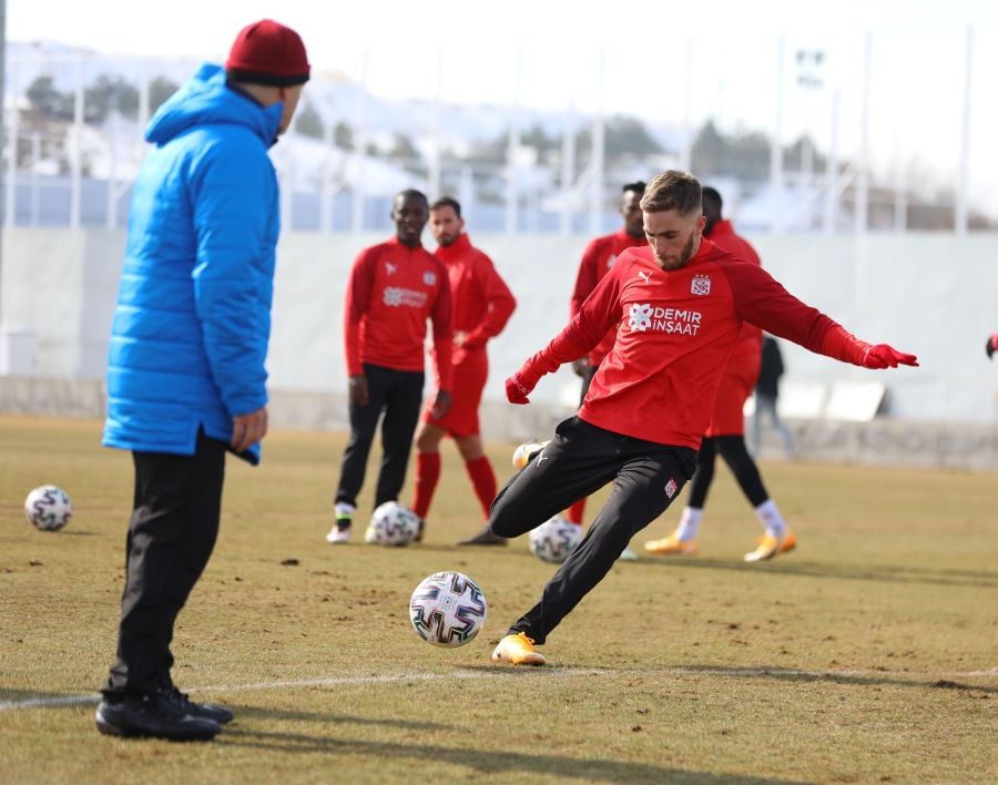Sivasspor’da Tyler Boyd ilk idmanına çıktı