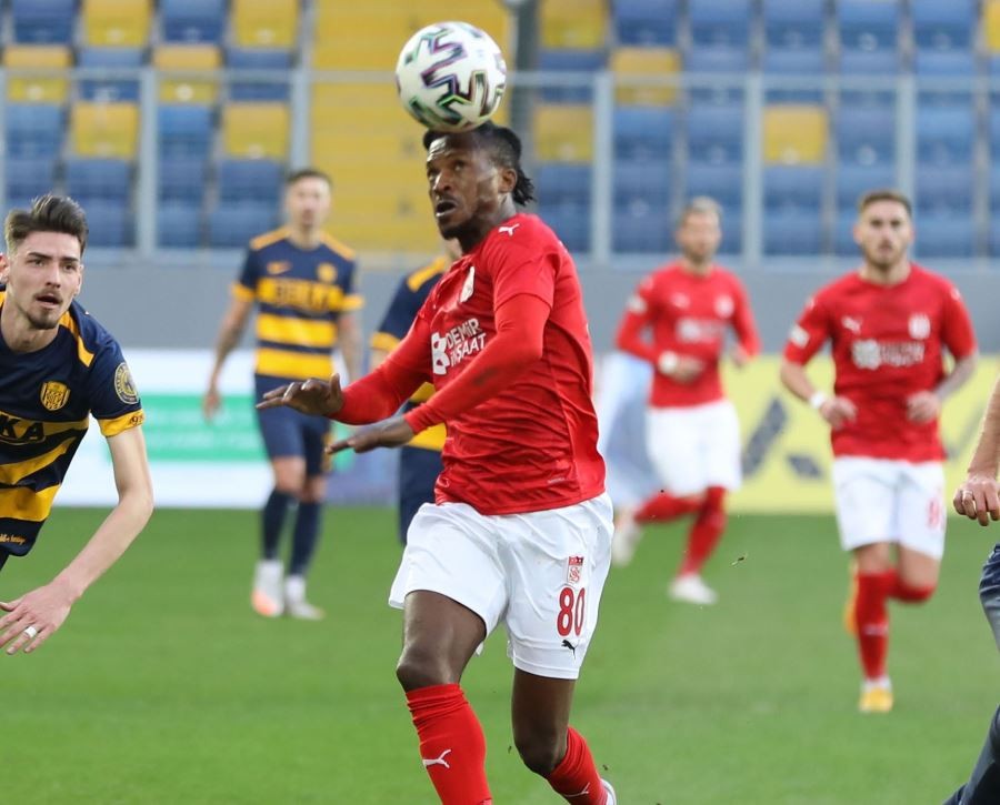 Sivasspor’da Kayode sakatlandı