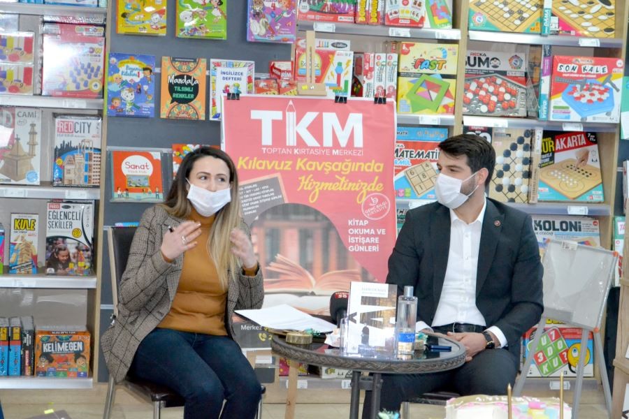 Kitap kurtları  Lâl’ı istişare etti