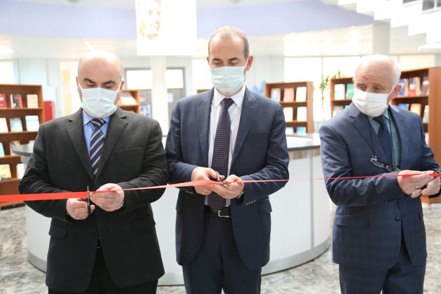 SCÜ’de Yunus Emre ve Türkçe kitap sergisi açıldı