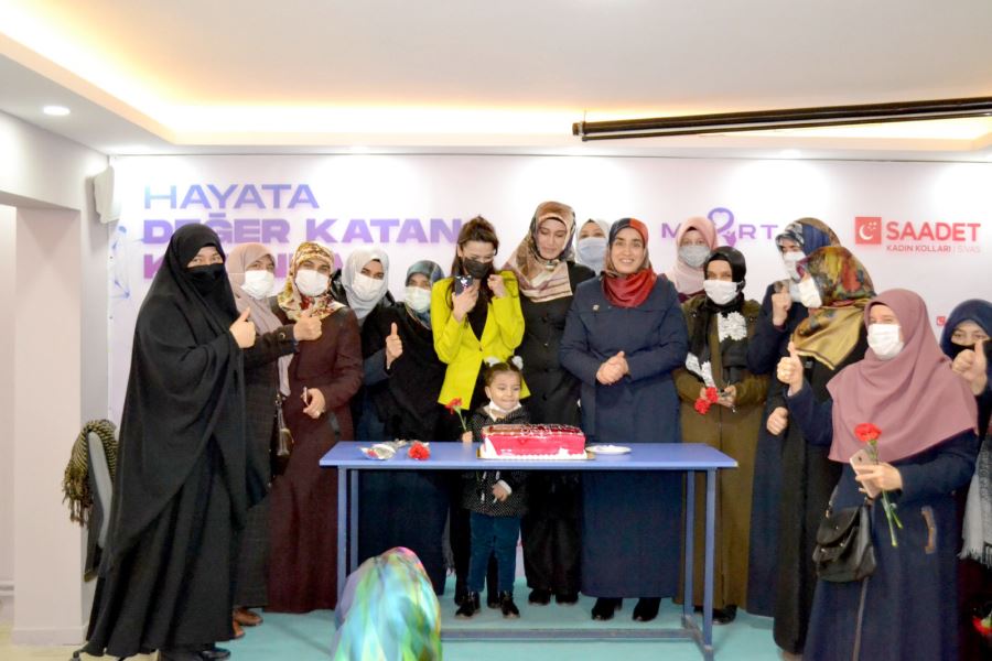 Saadet’ten pastalı kutlama
