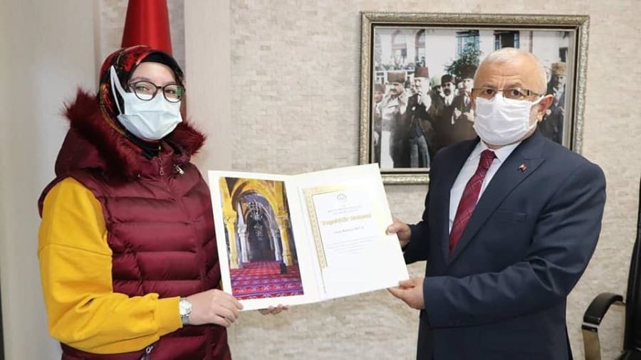 Müftü Akkuş ödüllendirdi 