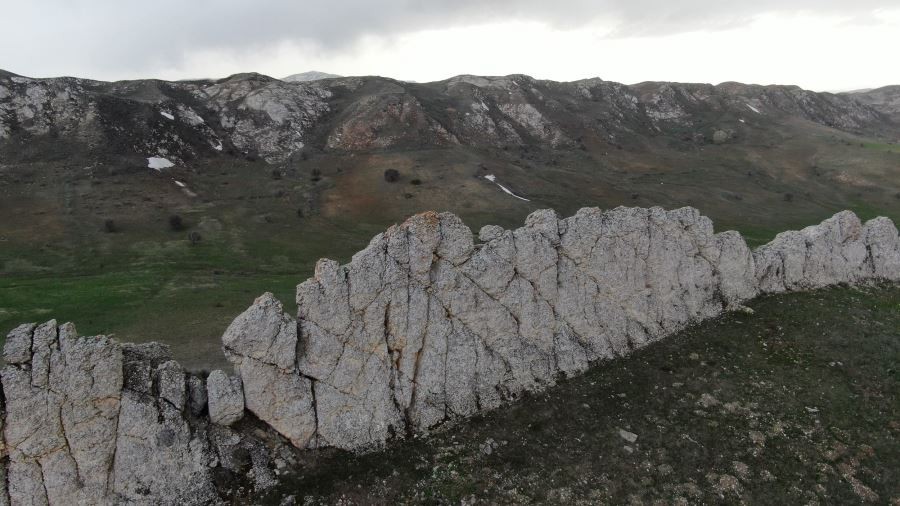  Sivas’ın doğal seddi ilginç görüntüsüyle dikkat çekiyor